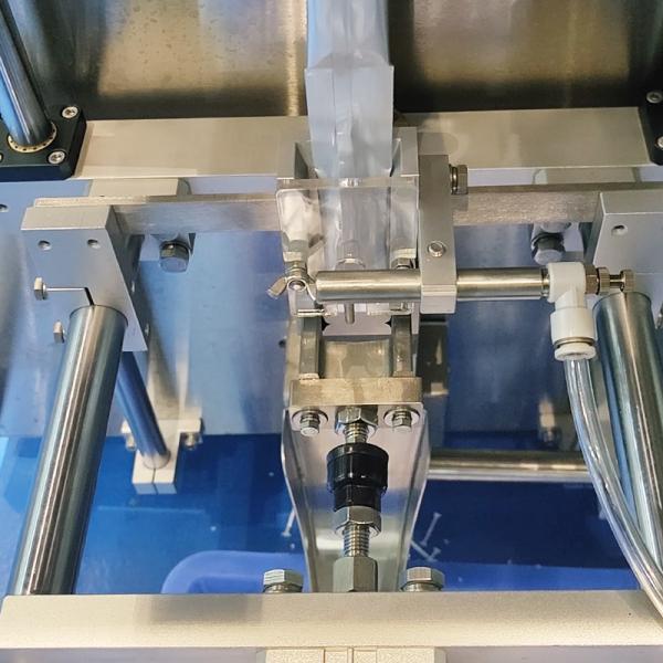 Máquina automática de embalaje de bolsas para líquidos y polvos