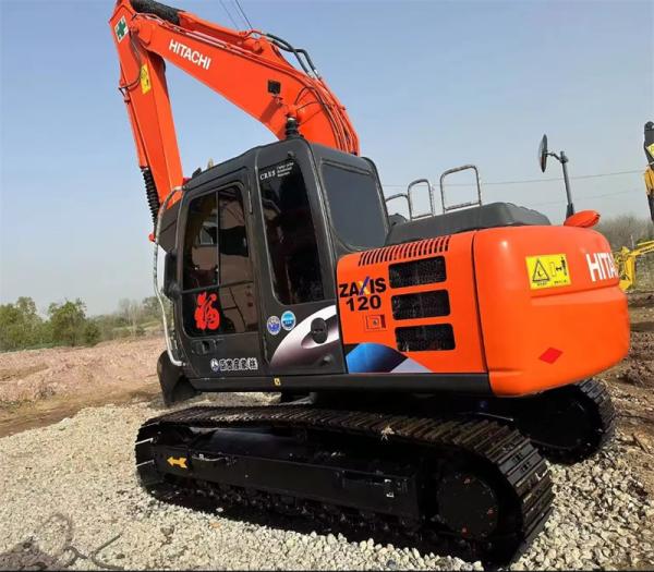 Em bom estado, de segunda mão. Excavadora Hitachi ZX120 com motor ISUZU CC-4BG1TC.