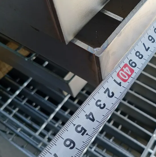 Serrated Galvanized Steel Grating with 20x3 Bearing Bar for Platform Drainage and Trench Covers