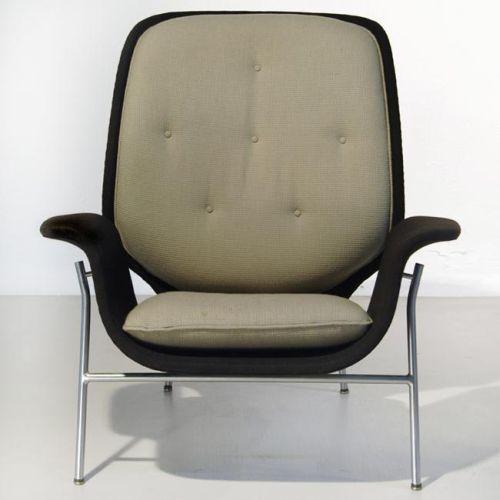 Kangaroo Fiberglass Arm Chair For Home Decoration And Office Multi Color