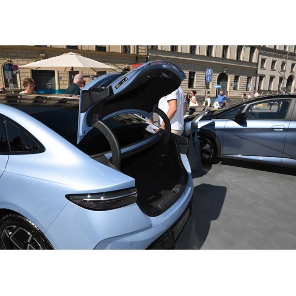BYD Plug In Hybrid 5-местный седан Автомобиль Черный Белый