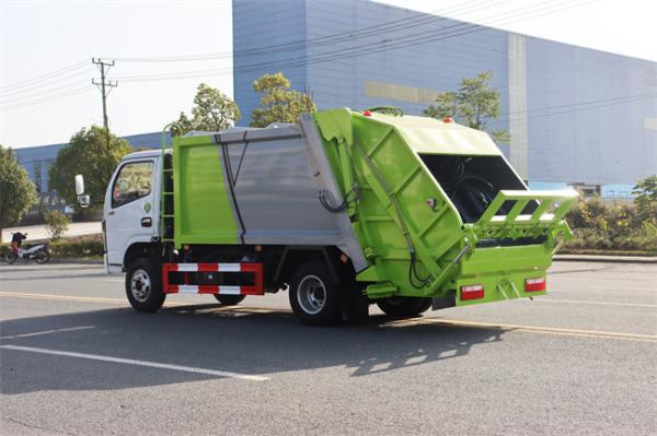 5CBM 4x2 Dongfeng Rubbish Compactor Truck Euro 3 With Back Bucket