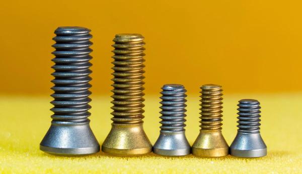 Tornillo para herramienta de corte de alta resistencia M1.6, grado 12.9, para cuña y cabeza esférica