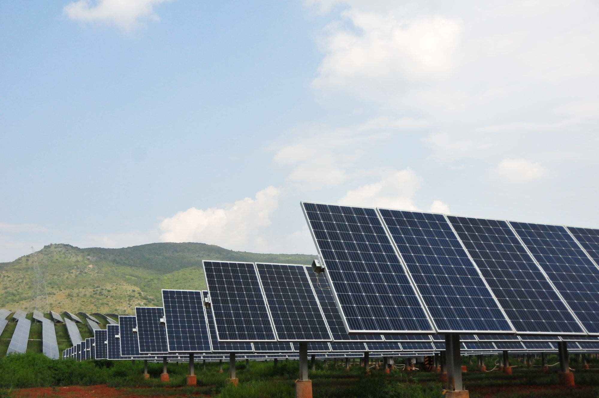 0,08 Kwh/d 92m 2m автоматическое Солнце отслеживая панель солнечных батарей с приводом Slewing