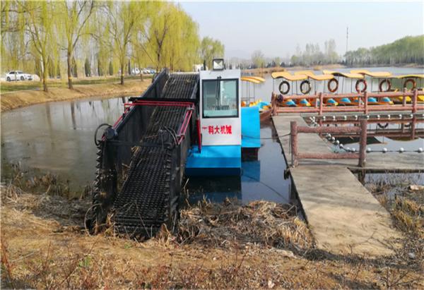Automatic Water Hyacinth Grass Cutter Lake Plants Boats Aquatic Weed Harvester For Sale