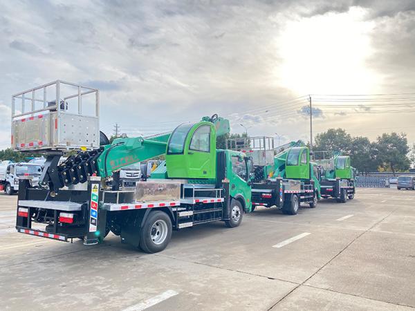 China Manufactory Sells Small 4x2 Aerial Platform Truck 30m With Double Hydraulic Cylinder and Legs