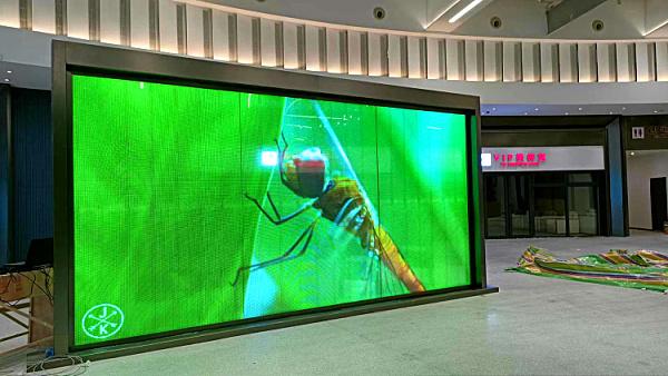 Écran d'affichage à film transparent LED HD P6 intérieur DC5V pour la publicité dans les centres commerciaux