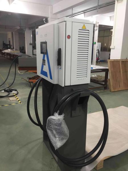 Estação de carregamento do carro elétrico da C.C. de Wallbox de 3 fases com os conectores de CCS e de Chademo