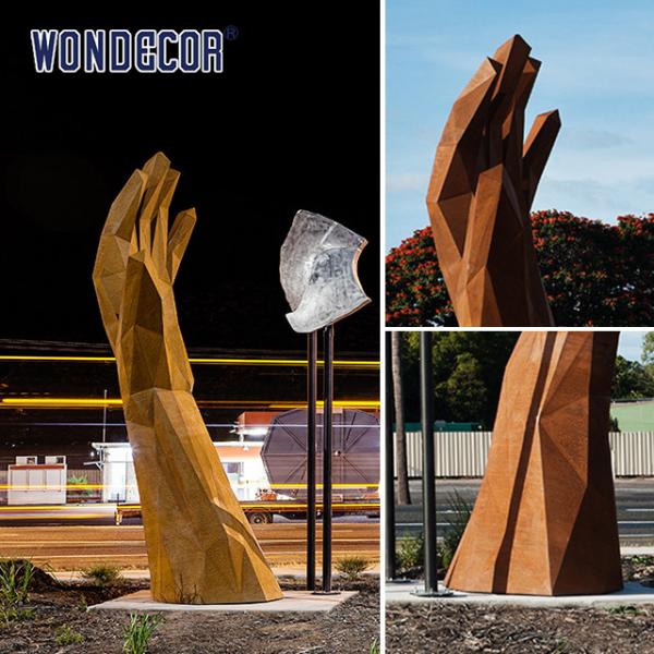 Современная крупномасштабная абстрактная наружная геометрическая ручная мера Скульптура из стали, устойчивая к погодным условиям