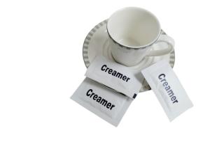 Embalagens de creme em embalagens individuais de condimentos para armazenagem a