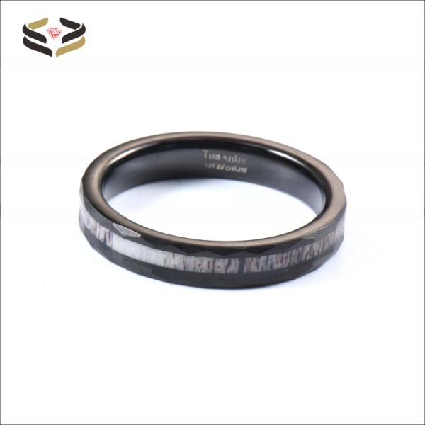 4mm Deer Antler Inlay Hammered Black Tungsten Ring pour les femmes Band de mariage Confort Adapté Préparation d'échantillons et type religieux