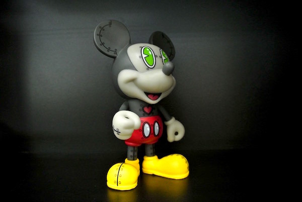 Micky Mouse Character Collectible Vinyl Figures For Promotion Gift Grey Color