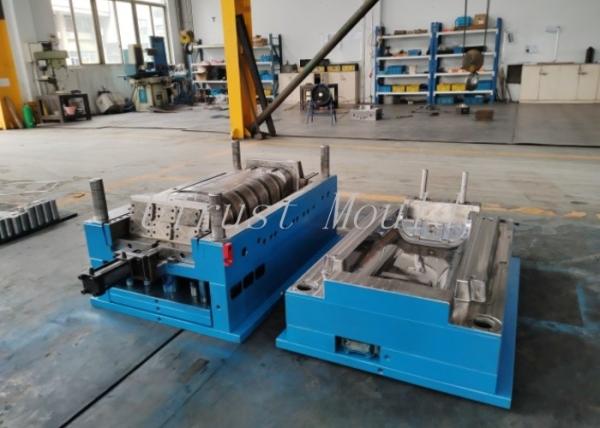 Moules de pièces automobiles personnalisées avec conception multi-empreintes