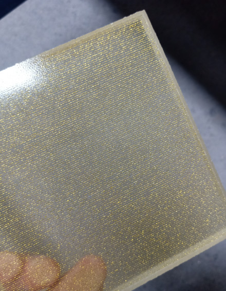 Продается специальное стекло с хорошей светопроницаемостью