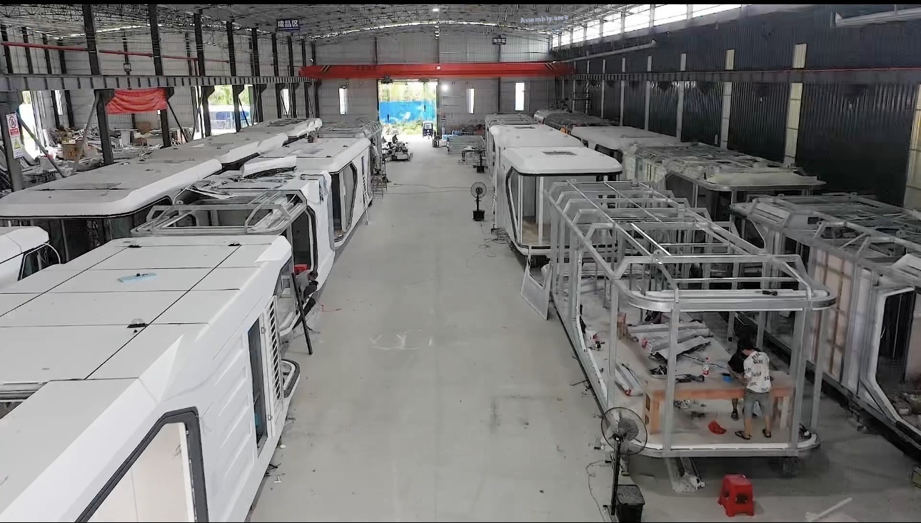 Future-Style Mobile Capsule Housing Prefabricated Steel Container Houses Independent Space for Use  Modular Tiny House