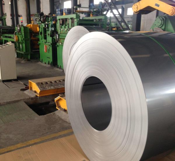 A bobina 410S de aço inoxidável laminada descasca o filme do PE para a indústria química