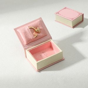 Boîte à bijoux rétro en papier synthétique rose avec anneau et design de livre, cadeau
