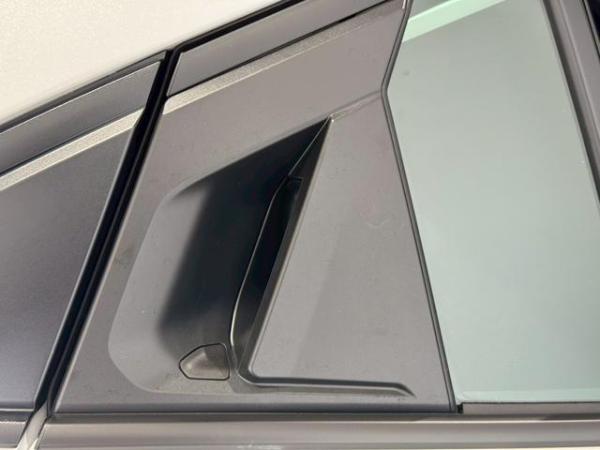 Toyota Prius U Panoramic Display Blind Spot Display Genuine 8-Inch Display Audio Toyota Safety Perception Expansion Package Full-Range TV ETC 2.0 Rear Camera Parking Support Brake