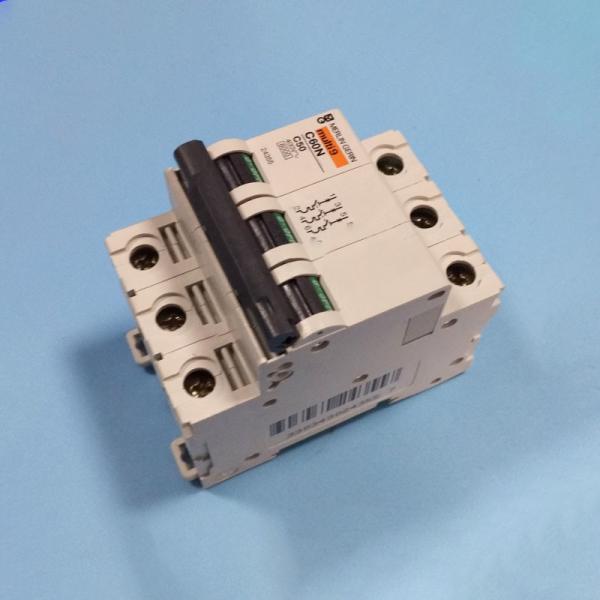 Disjoncteur 9 MULTI de J3603018A EP07-900025 [24355]