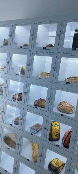 6-10 KWh Combo Bread Vending Machine Customized Lockers Huge Capacity