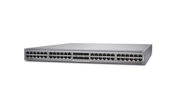 Commutateur Ethernet personnalisé EX4300-24P haute capacité EX4300 série 24 ports 715W AC PS POE avec gestion avancée du réseau