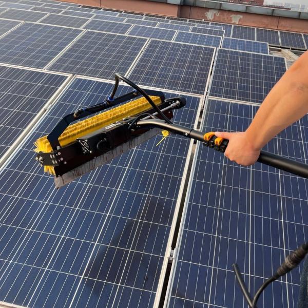 Mobile Solar Panel Cleaning Backpack with Battery Power and Rolling Brush 3.5 M Length