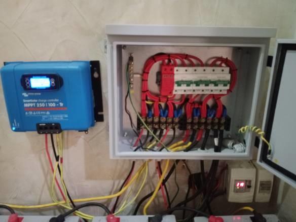 8 - 12Kw スタンドアロン家庭用太陽光発電システム MPPTコントローラとリチウムイオン電池