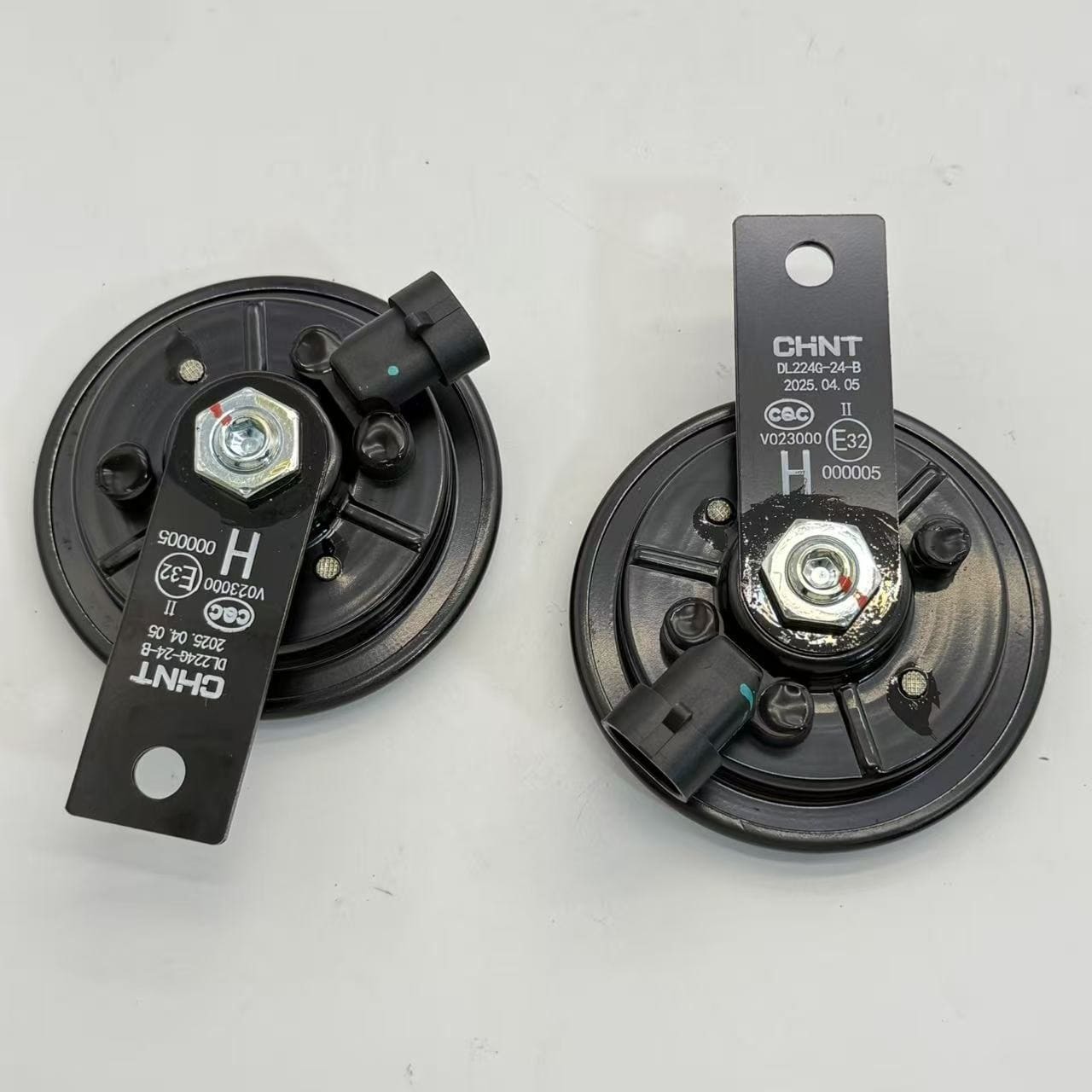24V Dual Tone Disc Type Electric Horn CHNT Brand High Low Tone Auto Horn Replacement Parts for Large Bus Coach Commercial Vehicles