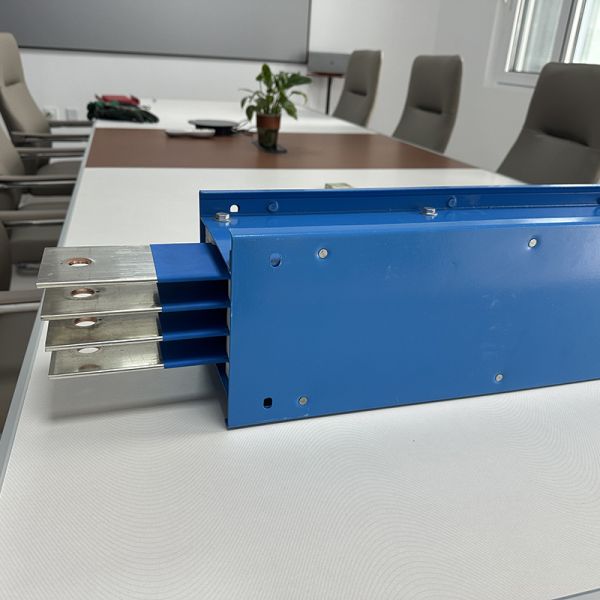 Barra de bus de baja tensión aislada y reforzada con aire, con conexión enchufable, en barra cerrada