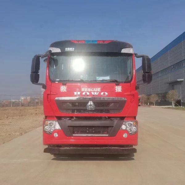 Sinotruk Howo 4X2 Double rangée 8000 litres camion de pompiers de l'eau moteur de pompiers aéroport camion de pompiers