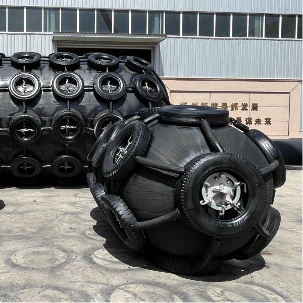ISO17357 Standard High Performance Pneumatic Rubber Fender With 50Kpa And 80Kpa Inner Pressure For Marine Mooring