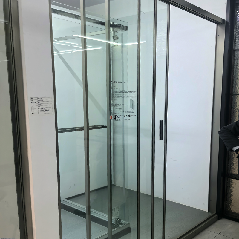 Two Styles, Two Charms – The Versatile Choices of Shower Enclosure Glass