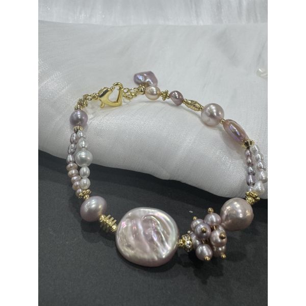 Versatile Pearl bracelet crafted to meet diverse fashion needs ideal for shops specializing in unique accessory pieces