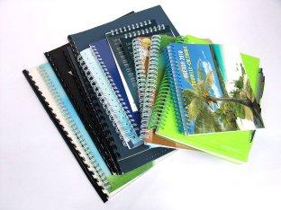 Impression faite sur commande personnalisée de bloc-notes de carnet d'école d'obligatoire en spirale de la note YO avec la couverture de pp