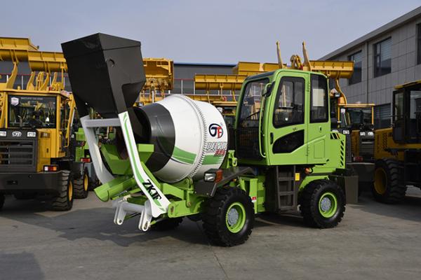 1.5 Cbm Mobile Mixer Truck Water Implement Automatic , Reverse Rotation Mobile Concrete Mixer