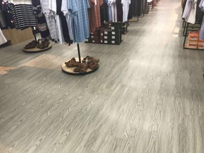 Sheet LVT Vinyl Flooring Wood Design 2.Mm Thickness Slip Resistance