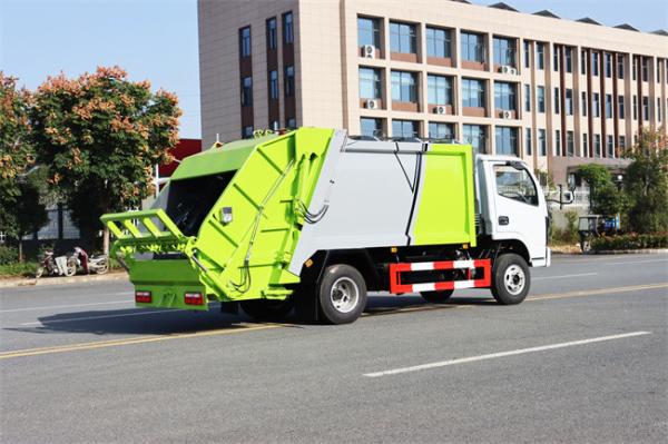 5CBM 4x2 Dongfeng Rubbish Compactor Truck Euro 3 With Back Bucket
