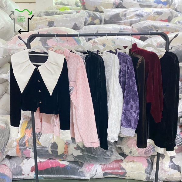 Mixed Size Women Velvet Second Hand Clothes Cardigan Style Long Sleeved Velvet Clothing