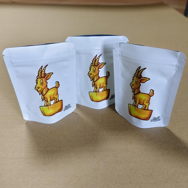 Odorless Stand Up Pouches For Toys Packaging With Customizable Flexograpvure And Digital Printing.