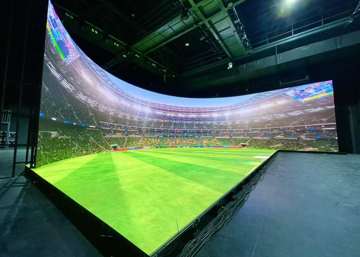 Ultra 8K Resolution Virtual LED Display XR Virtual Scene Interaction