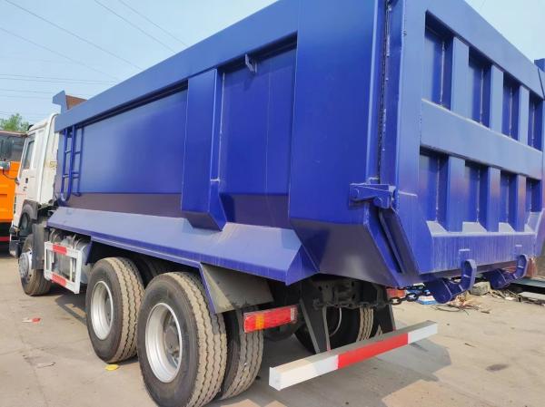 Radial Tire Design HOWO 6*4 Tipper Truck with 5 Seats and Large Loading Capacity