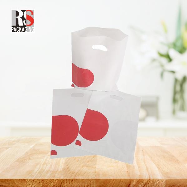 Sacs de T-shirts en plastique recyclables durables, écologiques et à poignée plate perforée