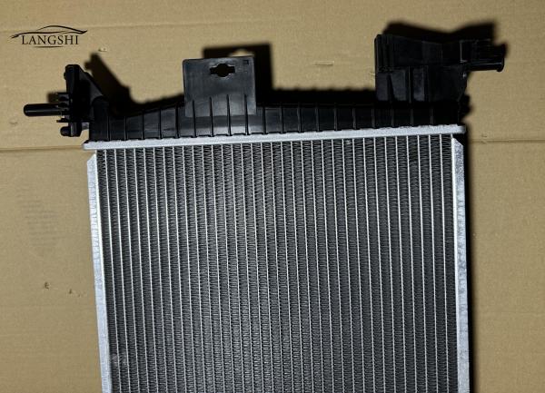 Replace/Repair Your Ford Focus D2 F1 with Our Aluminum Radiator and Plastic Water Tank