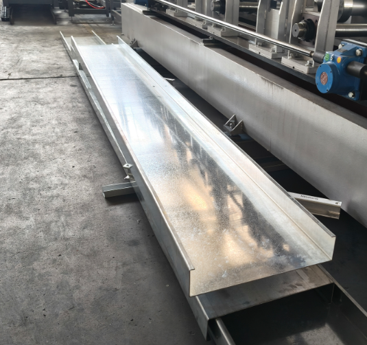 Wide Adjustable Galvanized Steel Structure Frame C Z Purlin Roll Forming Machine Popular in Australia for Steel Structure Warehouse