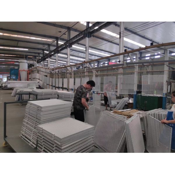 Customized HDG Metal Material Expanded Metal Mesh Safety Fence For Machinery Equipment Protection