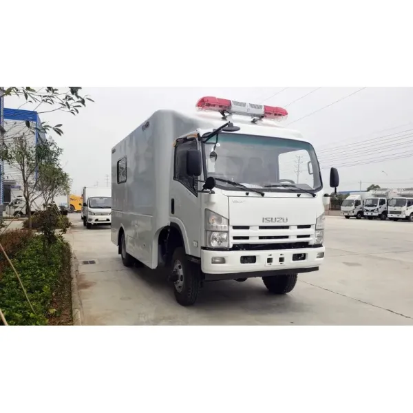 Japanese Brand Isuzu 4X4 Npr Series 700p off-Road Transport Ambulance with Medical Equipment