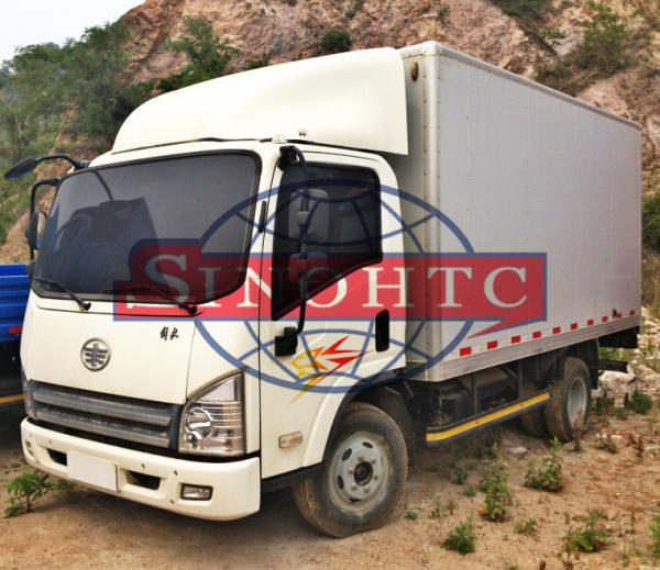 3500KG Light Dry Cargo Truck , 4x2 / 4x4 Closed Box Truck Manual Gearbox