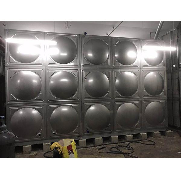 Food Grade Industrial Water Tank , Square Air Pressure Tank With Valve Pump