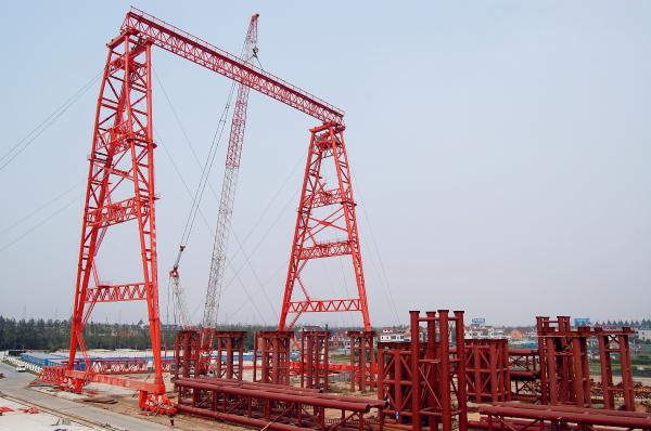OEM Rubber Tyred Steel Truss Type Gantry Crane With Trolley in Red