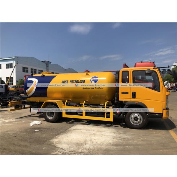 Sinotruk HOWO 8000liters 8cbm LPG Bobtail Truck 3ton 4ton Road Tanker LPG Gas Delivery Truck